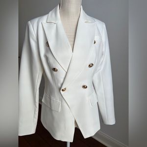 Double breasted women’s blazer, Fully lined, front button, off while size Small